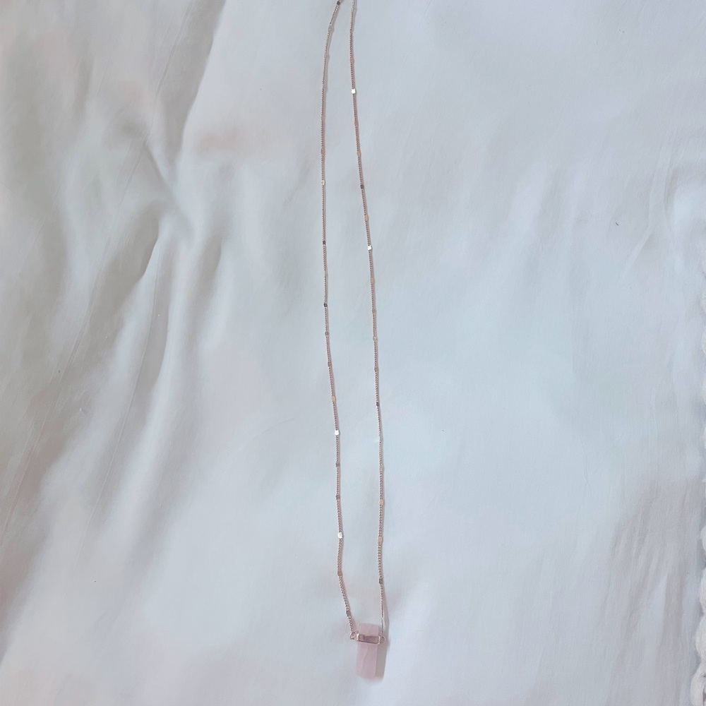 Beautiful gold/detail long necklace!